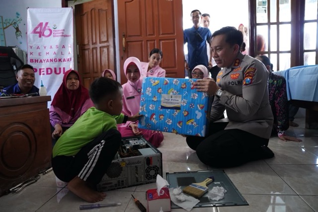 Ffb9c952 2464 4a95 a966 8e7b485ed628 Sedang