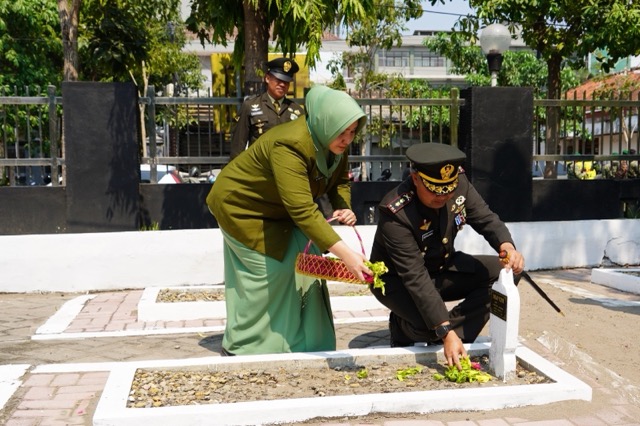 Cb967616 c9c7 49e8 b828 e3cf74290be6 Sedang